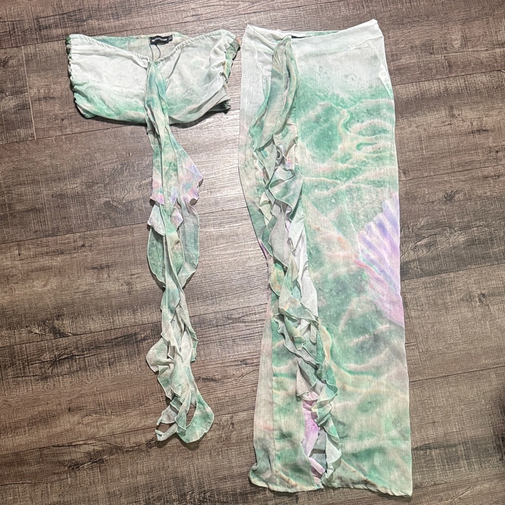 NWT PrettyLittleThing waterfall print frill beach top and matching maxi skirt